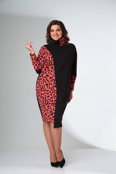 Платье свободного силуэта с воротником хомут и рукавом цельнокроеным LadisLine 1422 розовый_леопард+черный - фото 1