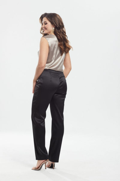 Брюки зауженные из атласа с карманом-хулиганом MALI 321-132 черный - фото 7