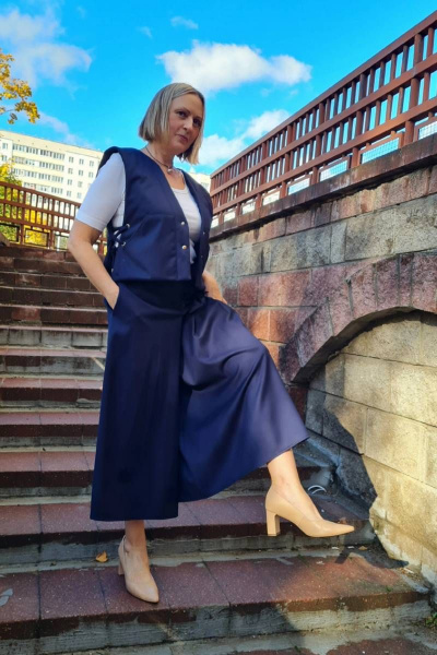 Синий жилет утепленный с боковой шнуровкой и карманами Shymoda 324-22 темно-синий - фото 2