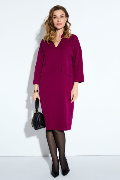 Платье из текстиля с V-образным вырезом и прорезными карманами TEZA 4176 ягодный - фото 1