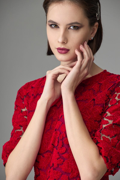 Нарядное платье из кружева и сетки с присборенной талией и удлинением Орхидея 1231-1 алый - фото 6