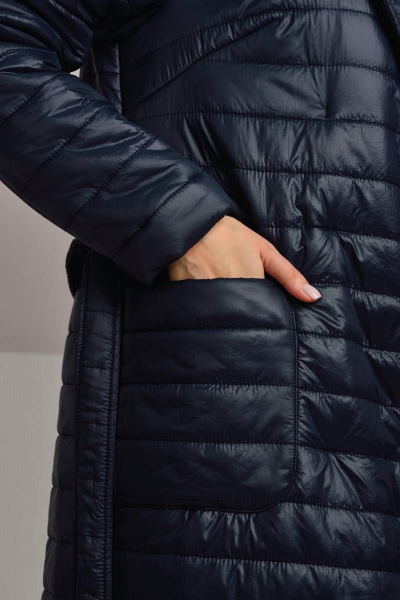 Стеганое пальто свободного силуэта с английским воротником Femme & Devur 70444 1.36F(170) - фото 6