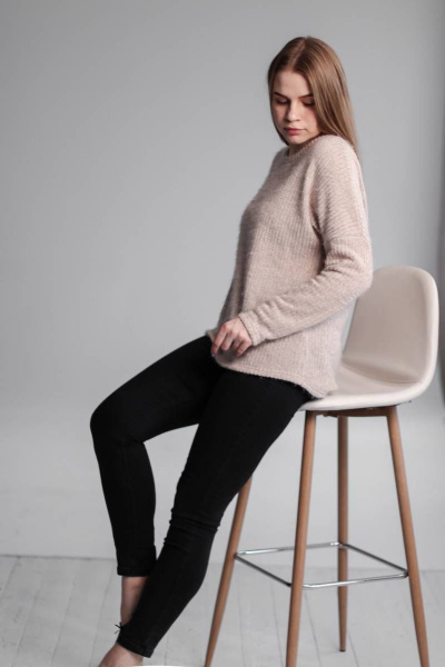 Джемпер из трикотажа с летучей мышью и круглыми горловиной и рукавом Mita ЖМ1059 - фото 3