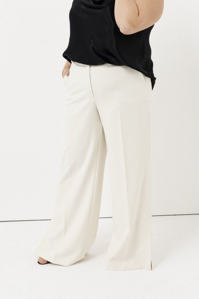 Белые широкие брюки из текстиля с разрезами Ketty К-02060 молочный - фото 2